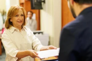 Bujdosó Andrea benyújtotta a Baka András köztársaságielnök-jelöléséhez szükséges képviselői ajánlásokat