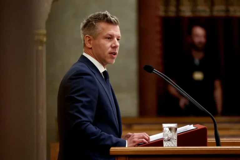 Magyar Péter: A paksi atomerőműben nem volt üzemeltetési terv ilyen alacsony vízállásra