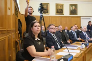 Nem önszántából ült a kristállyal megpakolt autóban, állítja a drogkereskedelemmel gyanúsított volt MKKP-s pécsi politikus