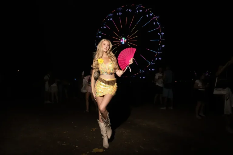 Zara Larsson delfinjei közt, tangapapucsban és Adidas shortban divatozott az idei Sziget
