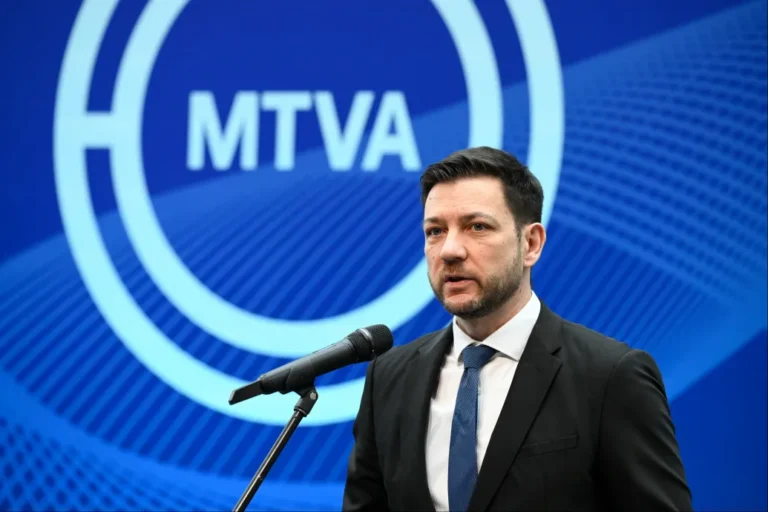 A hírhamisító Papp Dániel nettó 28,1 millió forintot kapott, amikor távozott a közmédiától