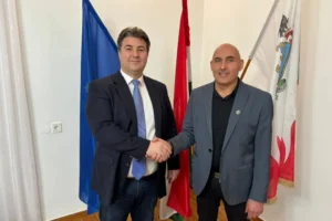 Csurrant-cseppent a fideszes polgármesterek és képviselők egyesületeinek az állami támogatásokból
