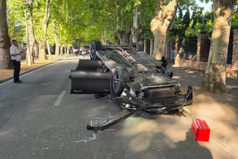 Legalább százzal ment a Mercedes vezetője a negyvenes táblánál, amikor halálra gázolt egy kerékpárost Siófokon