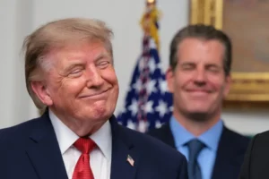 Trump gazdasági D-nappal fenyegette meg Irán támogatóit