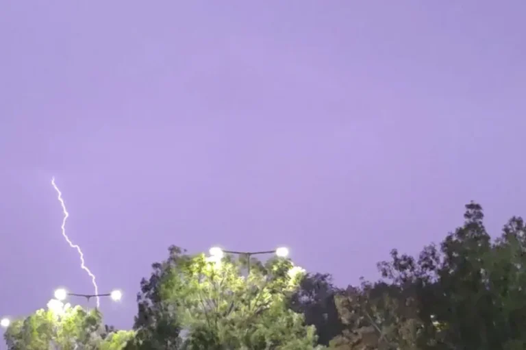 Mielőtt szabadtéri rendezvényre indul, nézzen rá a veszélyjelzésre!