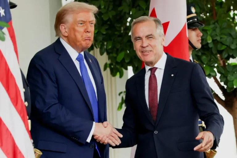 Trump újabb vámokkal bombázná Kanadát, aminek kormányfője már kereskedelmi háborúról beszél