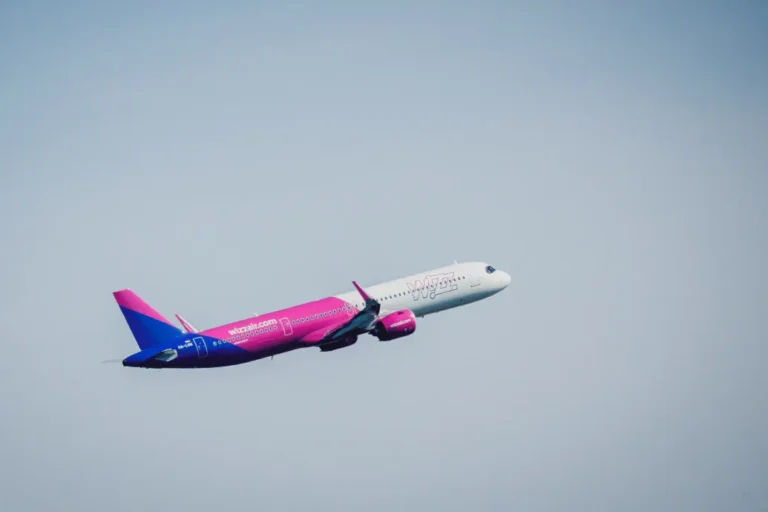 A Wizz Air szívesen átvenné a román állami légitársaság belföldi járatait, a Tarom szerint sértő a felvetés