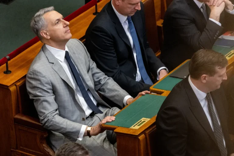 Hűtlen kezelés gyanúja miatt nyomoz a rendőrség a Lázár által elengedett milliárdos tartozások ügyében