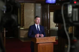 Magyar Péter: Senki szerint nem elfogadható, hogy hat év alatt sem születnek ítéletek, ezért több erőforrást kell adni az ügyészségnek és a NAV-nak