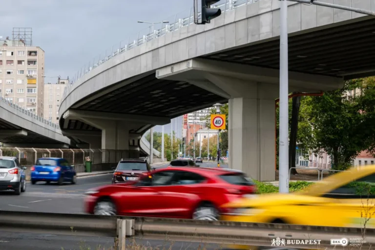 A BKK szerint határidőre és csomó pénzt megspórolva elkészültek a Flórián téri felüljárók