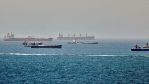 Újabb katari LNG-tartályhajót ér támadás Hormuznál, bővül a vis maior