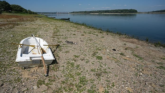 Rekordalacsony Duna homokpadokat tár fel, hajók rekednek Szerbiában