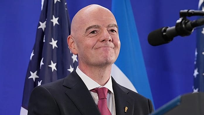 Exkluzív: EP-képviselők az Európai Parlament elé hívják Infantinót a FIFA befektetési terve miatt