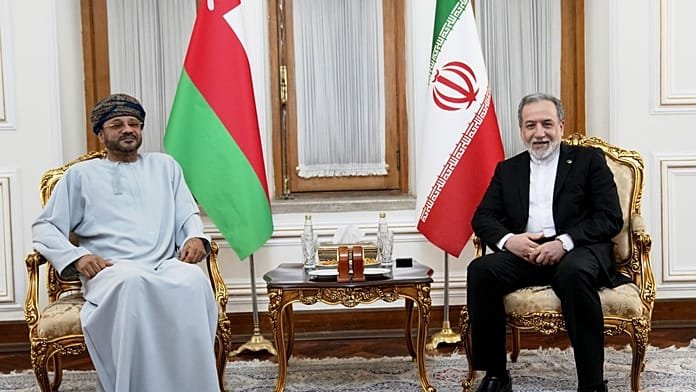 Irán és Omán ideiglenes hajózási folyosóról tárgyal a Hormuzi-szorosban