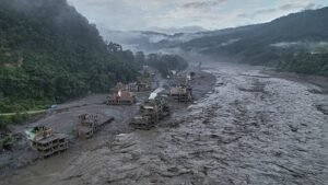 Nepál újabb árvizekre figyelmeztet, a közösségek küzdenek, nő a halálos áldozatok száma