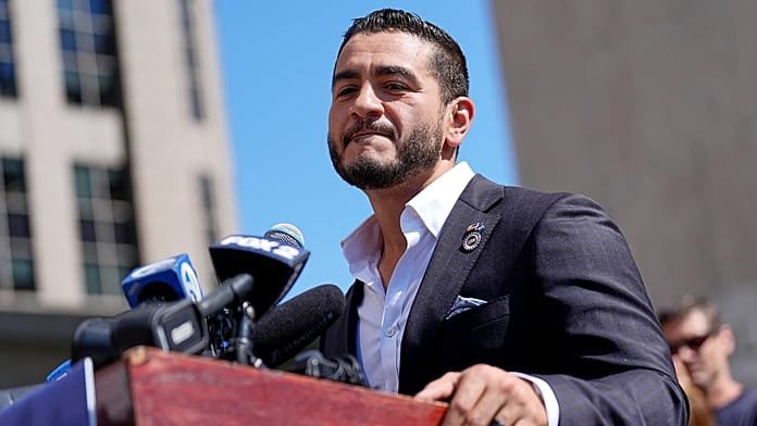 Meglepetésre a baloldali muszlim Abdul El-Sayed a demokraták szenátorjelöltségét Michiganben