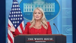 Trump elengedi egyik leghűségesebb szövetségesét, Karoline Leavitt Fehér Házi szóvivőt