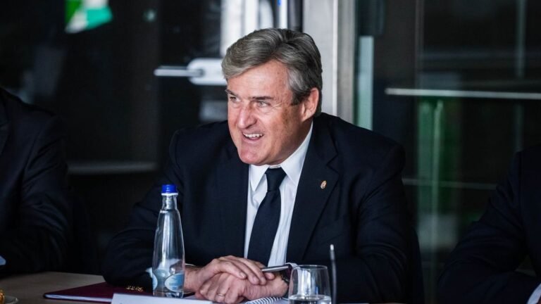 Energiakrízis: a lakosságtól spórolást kér a kormány, az UEFA-val bezzeg nem mer ujjat húzni