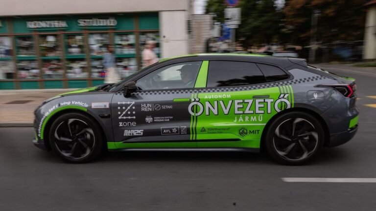 Robotpilóta által vezetett kínai luxusautók járják Zalaegerszeg útjait