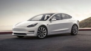 Sokkal többen akarnak itthon villanyautót venni, mint egy éve, közben csökkent a Tesla dominanciája