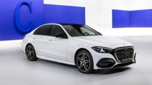 Frissült a Mercedes C-osztály, már jobban hasonlít a kecskeméti elektromos változatra