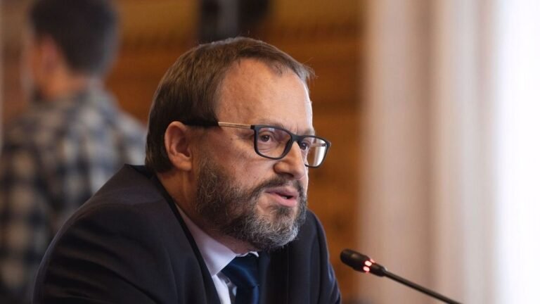 Az ünnepi tűzijáték után kapja a nyakába az ország a megszorításokat