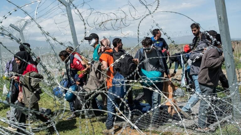Épül a szeretetország: a migráció árnyékában nyírják ki az Otthon start programot