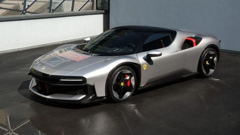 Új ruhát kapott a Ferrari csúcsmodellje