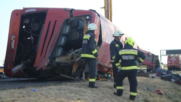 Buszbaleset az M3-ason: 22 sérültet hazaszállítanak Lengyelországba, a súlyos betegek maradnak