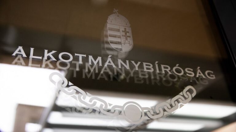 Az Alkotmánybíróság hétfőn a magyar demokráciát alapjaiban érintő döntést hozhat