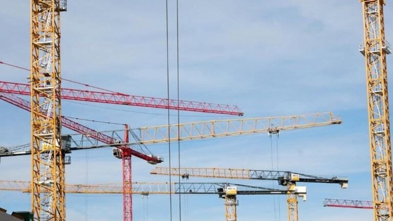 Munkahelyek és lakásvásárlások kerülhetnek veszélybe a kormány döntése miatt