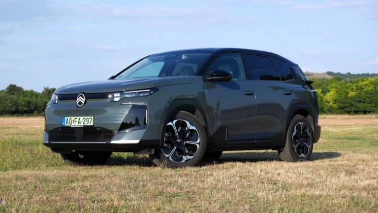 Nem drágább a kínaiaknál, és csak nevet az úthibákon ez a francia SUV – Citroen ë-C5 Aircross teszt