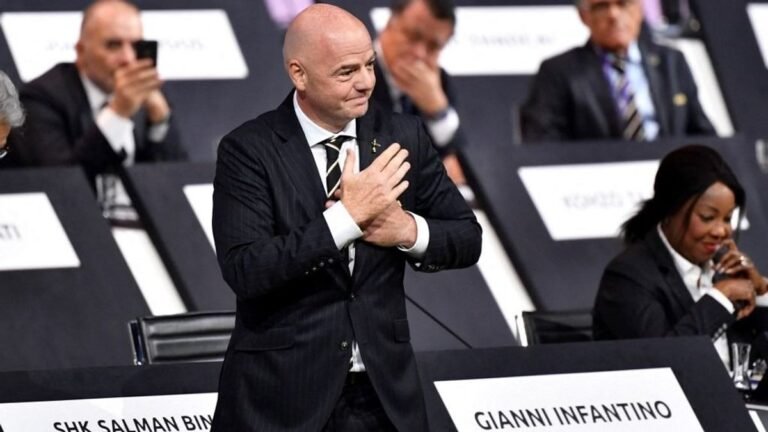 A FIFA nyakán kolonc lett az elnök, de mit lehet vele kezdeni?