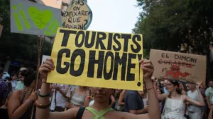 Újabb európai turistaparadicsom lázad a látogatók ellen