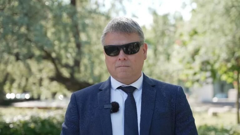 Kátai-Németh Vilmos minisztériuma egy hónapja hallgat a gyalázkodó tábláról