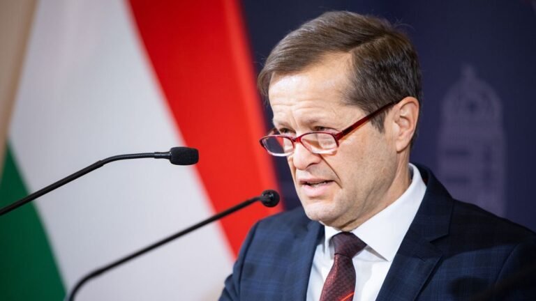Krausz Ferencék leckét adtak Magyar Péteréknek: 34 millióval többet utaltak annál, mint amennyit a miniszterelnök követelt