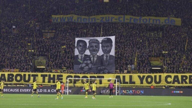 Kötél a FIFA-elnök nyakán, már csak a hóhérra várunk