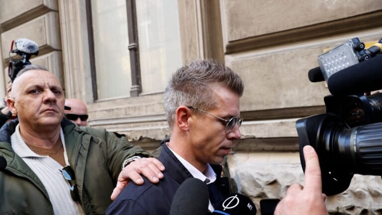A rendszerváltásért tüntetnek a rendszerváltó tiszás tüntetők Unger Anna kinevezése után