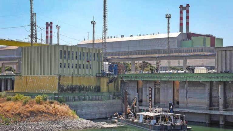Tovább emelkedett a Duna vízszintje, újabb paksi turbina áll munkába