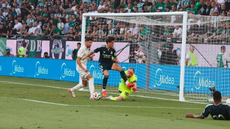 Dibusz Dénes elárulta, miért járt nagyon jól a Real Madrid a Fradi elleni meccsel