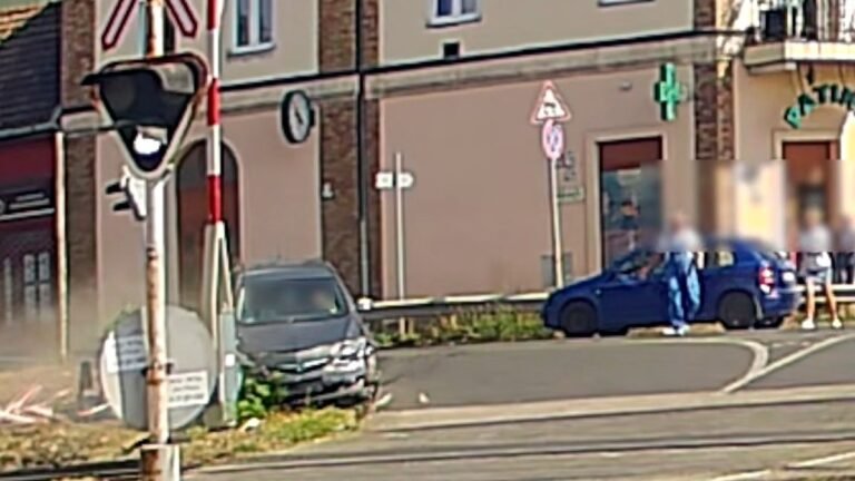 Kő kövön nem maradt a megbokrosodott Opel Astra körül a XV. kerületben + videó