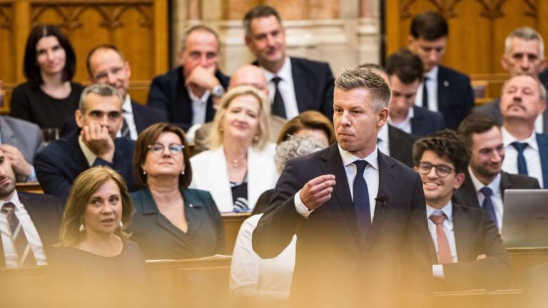 Újabb visszakozás? Egyre több személyi döntését írhatja felül Magyar Péter a politikai és társadalmi nyomás hatására