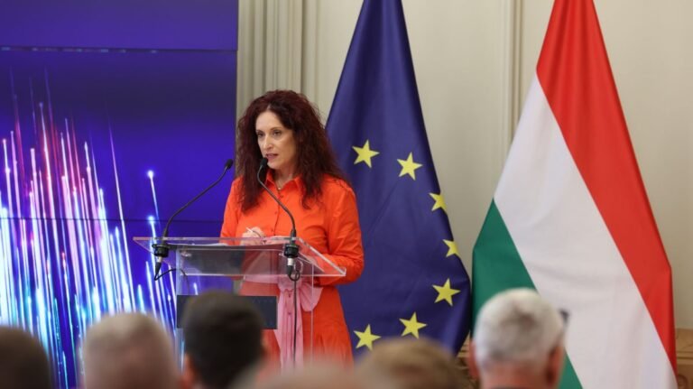 Megkurtított ünnep: rövidebb tűzijátékkal és drágább italokkal készül a Tisza augusztus 20-ra
