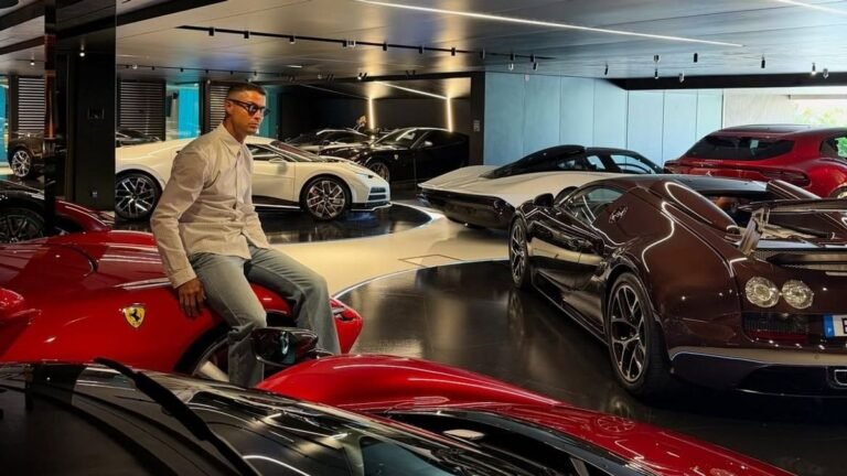 Cristiano Ronaldo megmutatta a luxusautóit, mintegy tízmilliárd forinttal pózolt