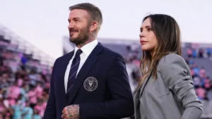 „Majd felrobbant a dühtől” – Károly király éktelen haragra gerjedt David és Victoria Beckham miatt