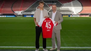 "Nem a bulikra koncentrál, a futball lett a prioritás" – ezért rajonganak Kovács Bendegúzért az Alkmaarnál