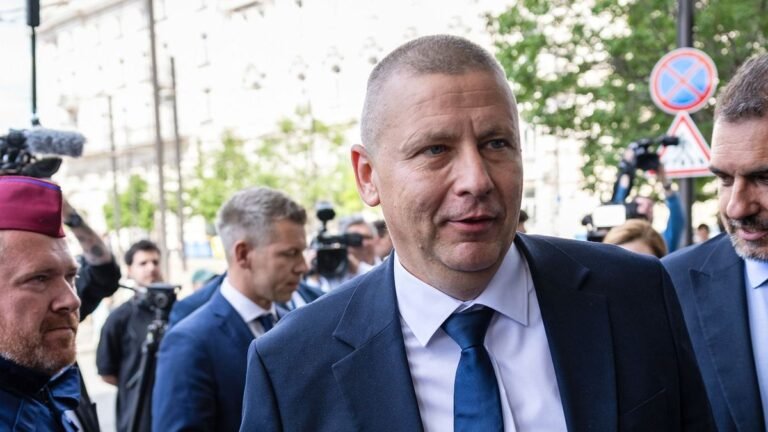 Rejtélyes személycsere a Honvédelmi Minisztériumban