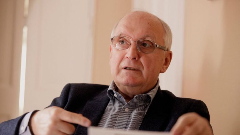 Sortűz után össztűz: így csinált viccet a jogállamból a Tisza Párt Baka Andrással