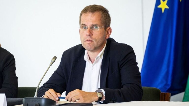 Akcióba lendültek Ruff Bálinték, térképre pakolták a civil szervezeteket