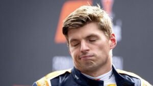 Verstappen megszólalt a falba csapódása után, Hamilton durván kiakadt a Ferrarira